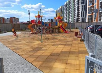 Продаю 3-ком. квартиру, 70.1 м2, Барнаул, ЖК Крылья-2, улица 65 лет Победы, 6