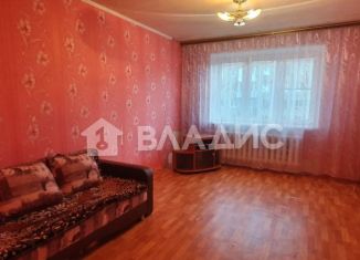 Сдаю в аренду 3-ком. квартиру, 63 м2, Лакинск, улица 17 Партсъезда, 5