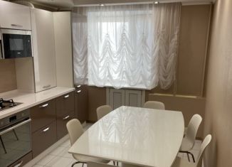 Продажа 3-ком. квартиры, 76 м2, поселок городского типа Новосемейкино, улица Мира, 10