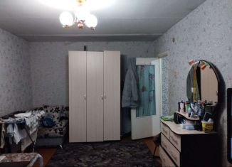 Продаю 1-ком. квартиру, 31 м2, Камбарка, улица Суворова, 30