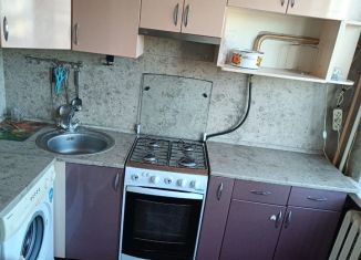 Продам двухкомнатную квартиру, 47.5 м2, Ломоносов, улица Некрасова, 1к1