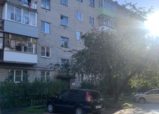 Сдается в аренду двухкомнатная квартира, 45 м2, Новгородская область, улица Рогатица, 33