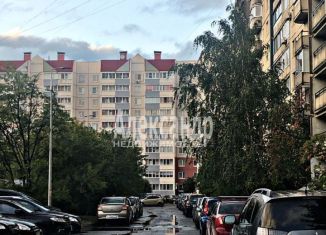 Продаю 2-ком. квартиру, 52 м2, Колпино, Московская улица, 3