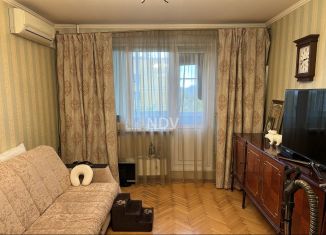 Продам 2-ком. квартиру, 53.5 м2, Москва, Базовская улица, 10, станция Грачёвская