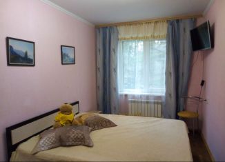 Сдам в аренду 2-ком. квартиру, 50 м2, Алупка, Западная улица, 19