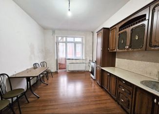 Продам 2-ком. квартиру, 81 м2, Дагестан, Юго-Восточная улица, 70к3