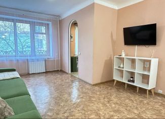 Сдается трехкомнатная квартира, 60 м2, Красноярск, Красная площадь, 3А