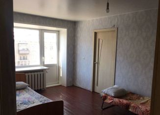 Сдам в аренду 2-ком. квартиру, 45 м2, Екатеринбург, улица Сурикова, 37