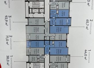 Продаю 3-ком. квартиру, 93 м2, Дагестан, улица Времена Года, 7Д