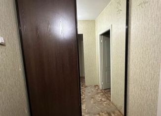 Сдаю в аренду 1-ком. квартиру, 37 м2, Красноярск, улица Дмитрия Мартынова, 37