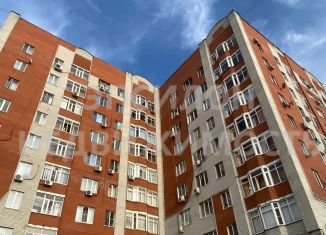 Продается двухкомнатная квартира, 76.3 м2, Курская область, улица Карла Маркса, 15