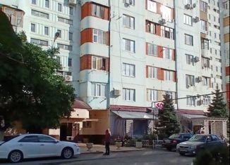 Трехкомнатная квартира в аренду, 90 м2, город Кизилюрт, улица Гамзата Цадаса, 46