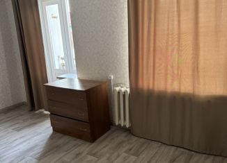 Сдается в аренду 1-ком. квартира, 40 м2, Карпинск, улица 8 Марта, 32