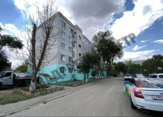 Продам 3-комнатную квартиру, 60 м2, Элиста, улица Ю. Клыкова, 142, 2-й микрорайон