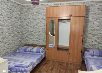 Сдача в аренду 2-ком. квартиры, 50 м2, Евпатория, улица Дёмышева, 33