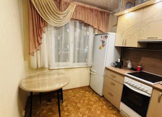 Продается 2-комнатная квартира, 45 м2, Мурманск, улица Капитана Маклакова, 15