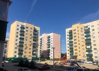 Продается двухкомнатная квартира, 57 м2, посёлок городского типа Яблоновский, Солнечная улица, 55к25