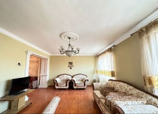 Сдается трехкомнатная квартира, 80 м2, Дагестан, улица Ирчи Казака, 11А