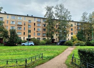 Продажа четырехкомнатной квартиры, 50 м2, Санкт-Петербург, метро Ленинский проспект, проспект Ветеранов, 33