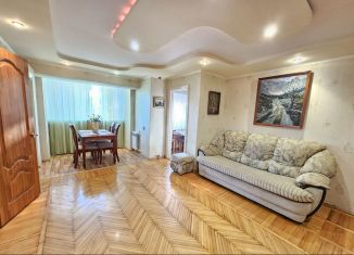 Сдам в аренду трехкомнатную квартиру, 52 м2, Сочи, улица Куйбышева, 33, микрорайон Черемушки