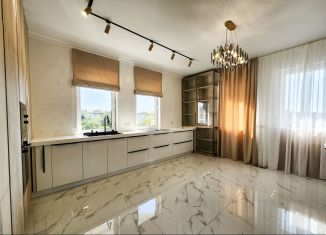 Продажа трехкомнатной квартиры, 135 м2, Геленджик, улица Гринченко, 21