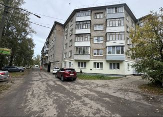 Продаю торговую площадь, 62.8 м2, Великий Новгород, Октябрьская улица, 16