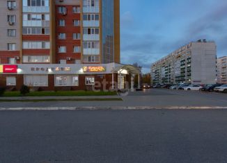 Продам торговую площадь, 353 м2, Тобольск, 7-й микрорайон, 46Б