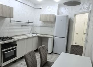 Сдам в аренду 2-ком. квартиру, 65 м2, Ставрополь, улица Тухачевского, 30/11, ЖК Керченский