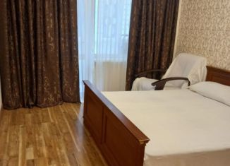 Сдаю двухкомнатную квартиру, 45 м2, Алушта, Октябрьская улица, 19