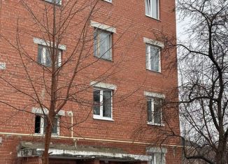 Сдам в аренду 2-ком. квартиру, 44 м2, Ревда, улица Чайковского, 27А