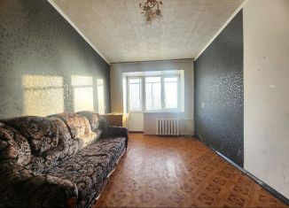 Сдам 1-ком. квартиру, 30 м2, Азнакаево, улица Ямашева, 10