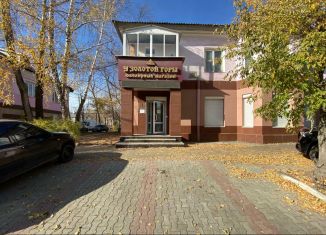 Продаю торговую площадь, 103.6 м2, Первоуральск, улица Трубников, 21