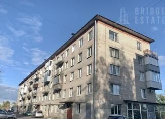 Продаю трехкомнатную квартиру, 56 м2, Петергоф, Ропшинское шоссе, 4