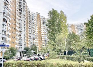 Продается трехкомнатная квартира, 75 м2, Москва, улица Василия Петушкова, 17, район Южное Тушино