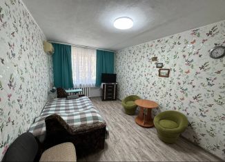 Сдам 1-комнатную квартиру, 32 м2, Феодосия, Советская улица, 16