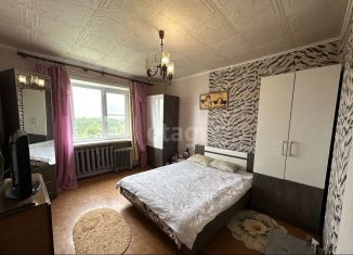 Двухкомнатная квартира на продажу, 53.3 м2, поселок городского типа Угловка, Советская улица, 18