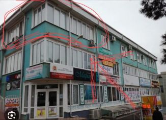 Продаю помещение свободного назначения, 47.3 м2, Крымск, улица Ленина, 180