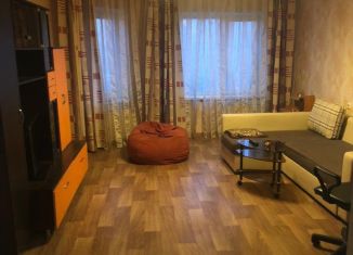 Продаю двухкомнатную квартиру, 69 м2, Ломоносов, улица Красного Флота, 23к1