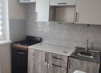 Сдаю 1-ком. квартиру, 33 м2, Луга, проспект Кирова, 95