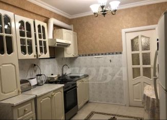 Сдам 3-ком. квартиру, 60 м2, Дагестан, улица Каримова, 6к2