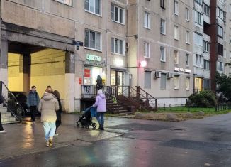 Продаю торговую площадь, 65 м2, Санкт-Петербург, Купчинская улица, 24