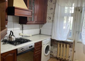 Аренда трехкомнатной квартиры, 65 м2, Псков, улица Алтаева, 22