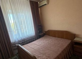 Сдам в аренду трехкомнатную квартиру, 70 м2, Геленджик, улица Вильямса, 15