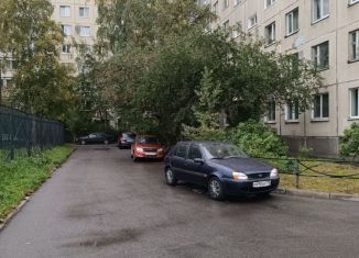 Продаю 3-комнатную квартиру, 58 м2, Санкт-Петербург, Ленская улица, 1к1, метро Проспект Большевиков