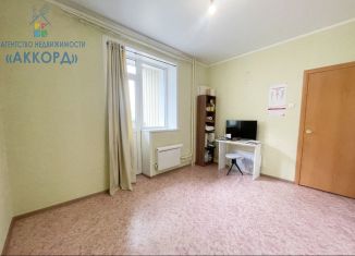 Продам 2-комнатную квартиру, 40.2 м2, Бийск, улица Михаила Кутузова, 25