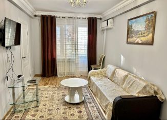 Сдается в аренду 2-ком. квартира, 60 м2, Дагестан, проспект Акулиничева, 13