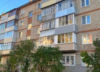 Продажа 2-ком. квартиры, 42 м2, Куровское, улица Куйбышева, 3