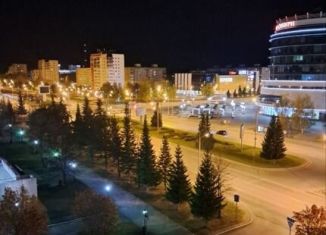 Сдаю 3-ком. квартиру, 65 м2, Тобольск, 9-й микрорайон, 19А