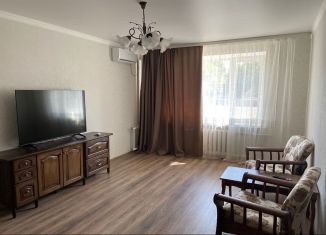 Сдаю в аренду 3-ком. квартиру, 50 м2, Майкоп, улица Ленина, 37