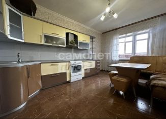 Продам четырехкомнатную квартиру, 107 м2, Старый Оскол, микрорайон Королёва, 38